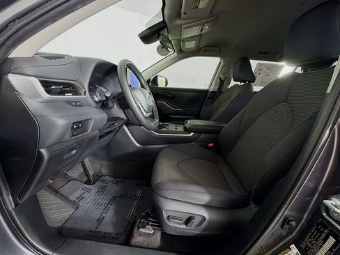 Used 2023 Toyota Highlander LE FWD image 12