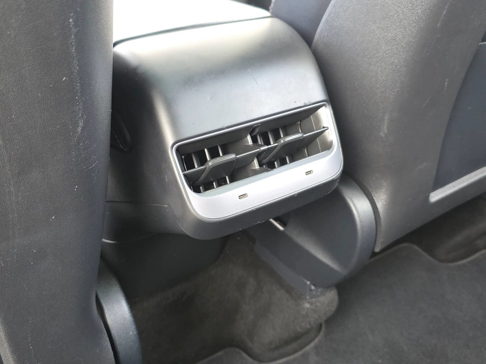 Used 2022 Tesla Model Y Long Range AWD/4WD image 28