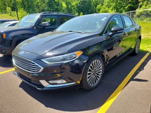 Used 2017 Ford Fusion SE w/ Fusion SE Technology Package FWD image 5