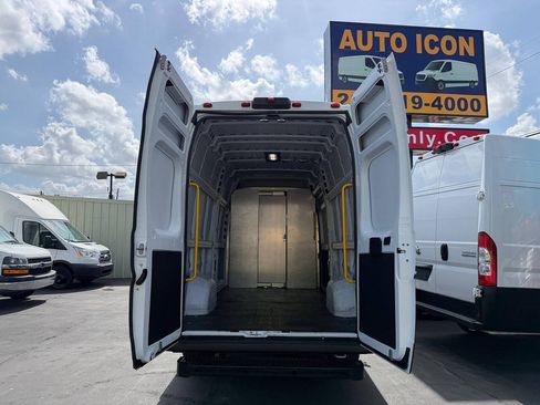 Used 2023 RAM ProMaster 3500 w/ Lane Management Group FWD image 12
