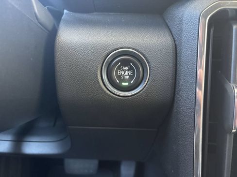Certified 2025 GMC Acadia Elevation FWD image 17
