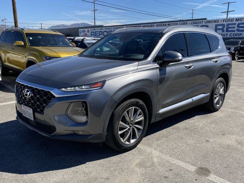 Used 2019 Hyundai Santa Fe FWD image 2