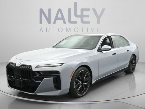Used 2023 BMW 760i xDrive w/ Executive Package AWD/4WD image 28