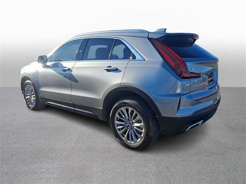 Used 2024 Cadillac XT4 Premium Luxury image 6
