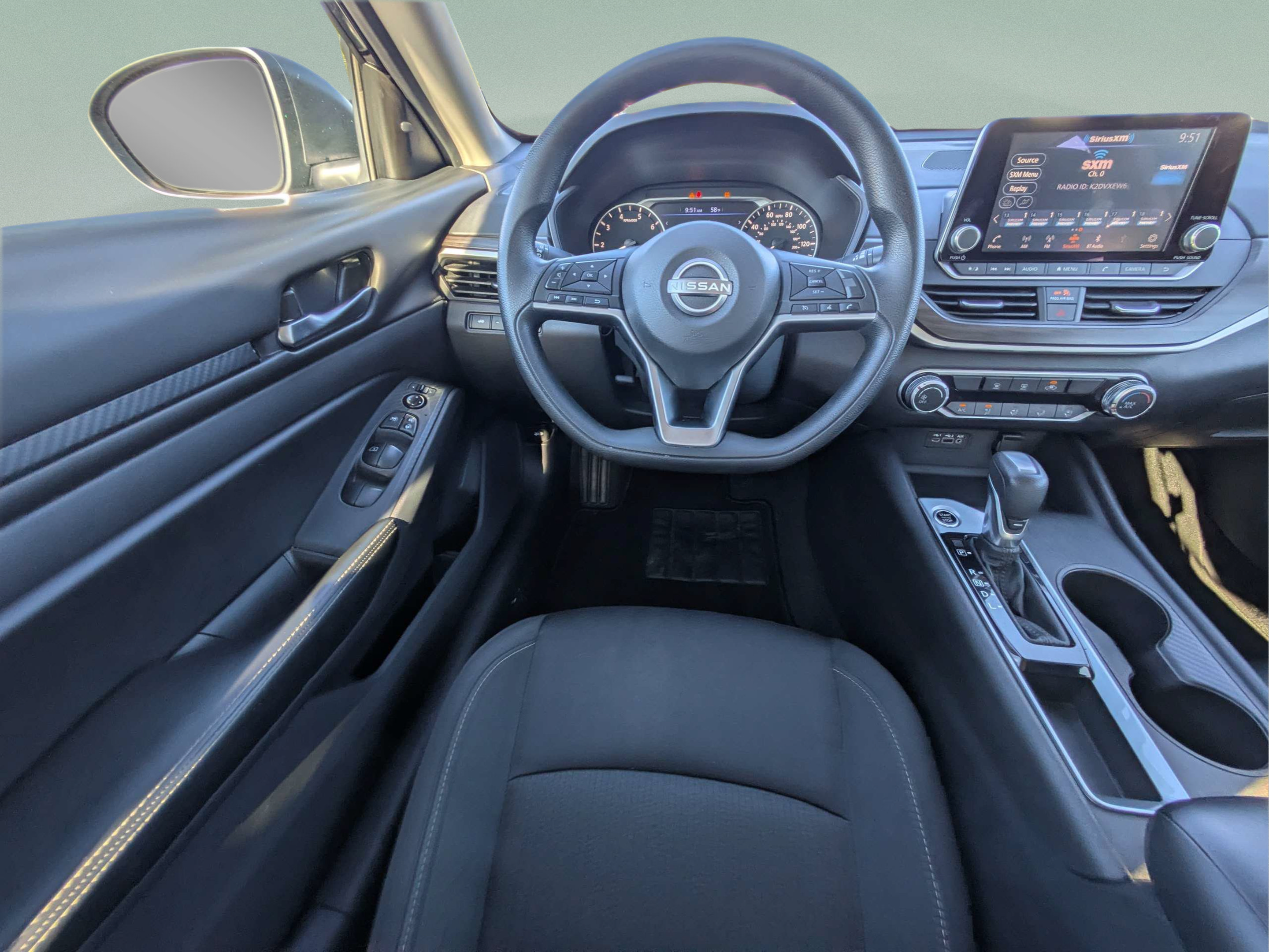 Used 2025 Nissan Altima 2.5 SV FWD image 13