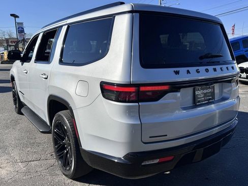 Used 2022 Jeep Wagoneer Series I image 5