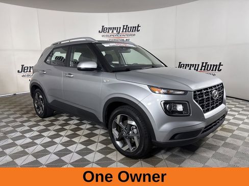 Used 2025 Hyundai Venue SEL FWD image 4
