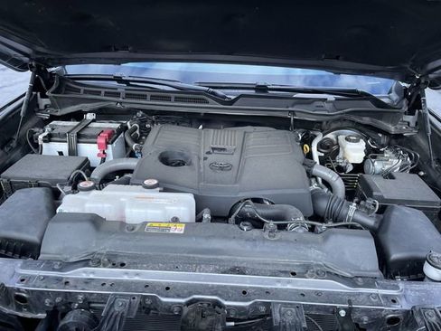 Used 2025 Toyota Tundra Platinum w/ TRD Off-Road Package image 31