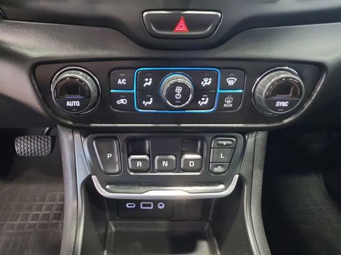 Used 2019 GMC Terrain SLE w/ Driver Convenience Package AWD/4WD image 23