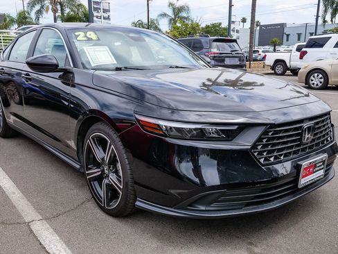 Used 2024 Honda Accord Sport image 4