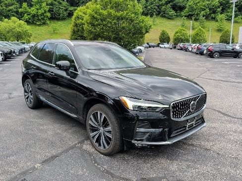 Used 2023 Volvo XC60 B5 Plus w/ Climate Package AWD/4WD image 3