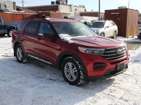 Used 2020 Ford Explorer XLT w/ Comfort Package image 3