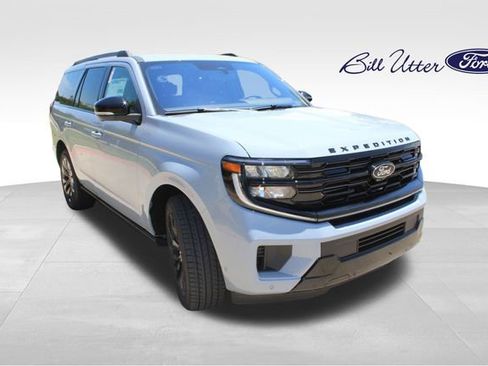 New 2025 Ford Expedition Platinum w/ Stealth Appearance Package image 2