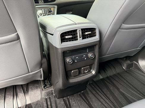 Used 2019 Buick Envision Essence FWD image 19
