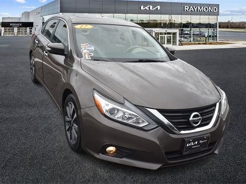 Used 2017 Nissan Altima 2.5 SL w/ Moonroof Package image 9