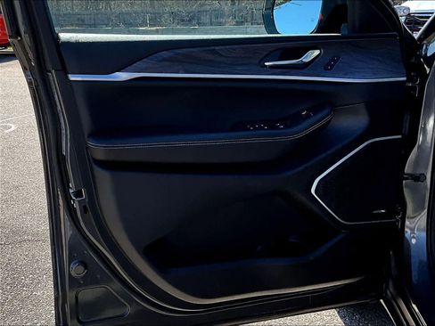 Used 2024 Jeep Grand Cherokee Limited 4xe image 9