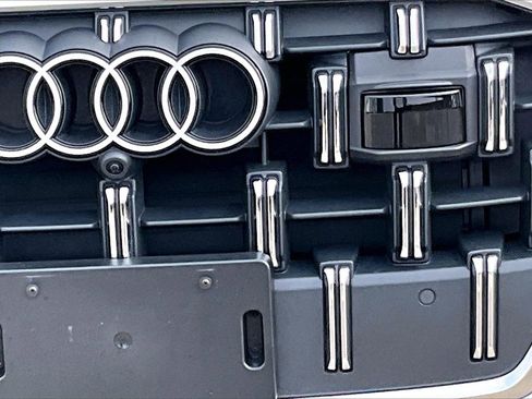 Used 2025 Audi Q7 3.0T Premium image 11