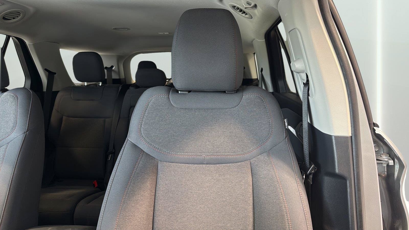Certified 2025 Ford Explorer Active AWD/4WD image 27