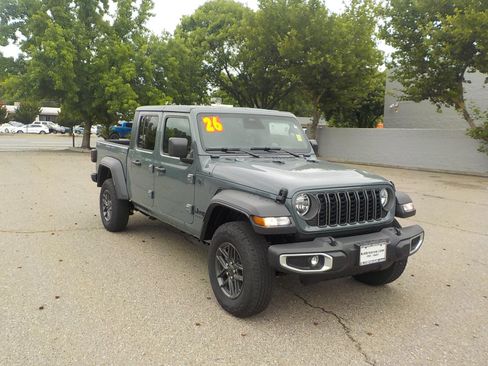 New 2026 Jeep Gladiator Sport AWD/4WD image 1