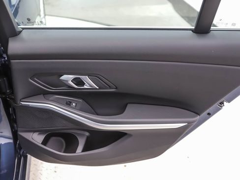 Used 2025 BMW 330i xDrive Sedan w/ Premium Package image 23