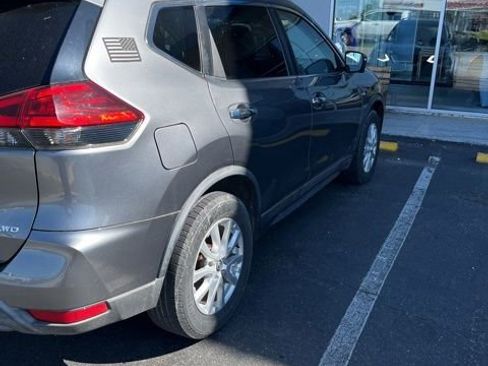 Used 2017 Nissan Rogue SV w/ SV Premium Package AWD/4WD image 6