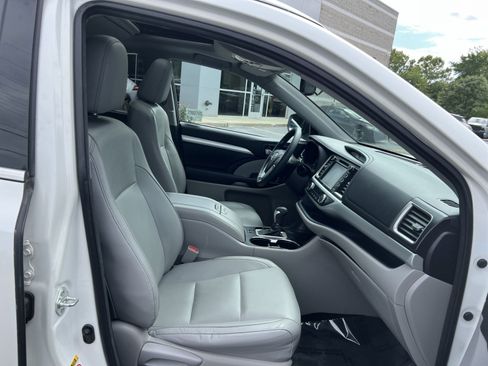 Used 2015 Toyota Highlander XLE AWD/4WD image 27