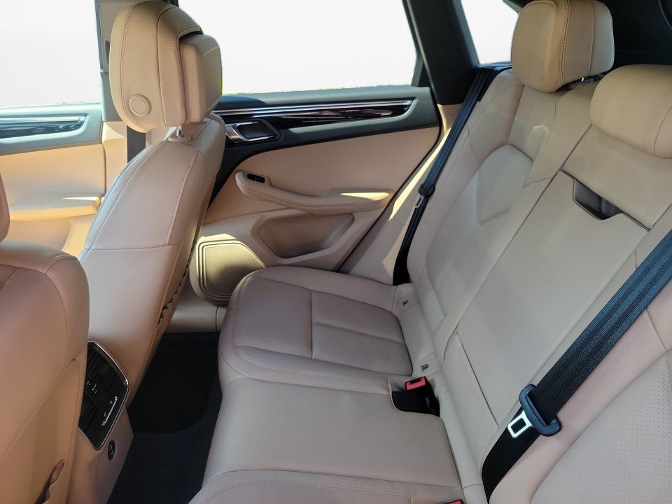 Used 2023 Porsche Macan AWD/4WD image 13