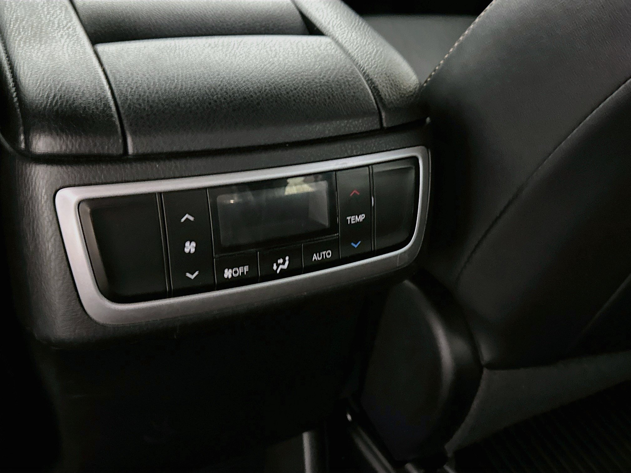 Used 2018 Toyota Highlander XLE AWD/4WD image 28