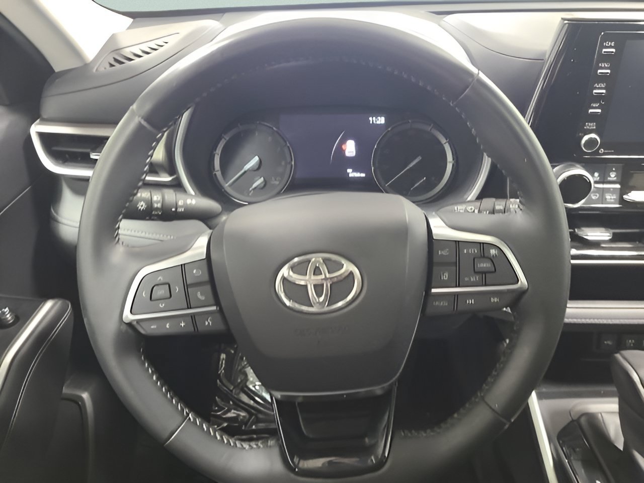 Used 2021 Toyota Highlander XLE FWD image 26