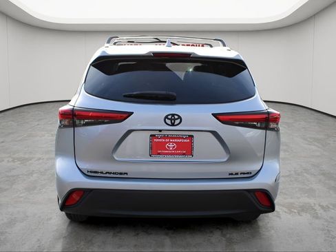 Used 2022 Toyota Highlander XLE image 4