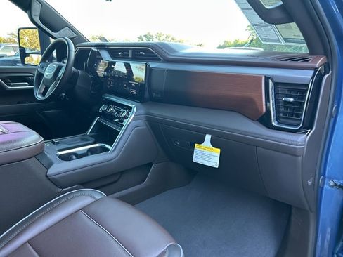 Used 2025 GMC Sierra 3500 Denali w/ Denali Reserve Package image 41