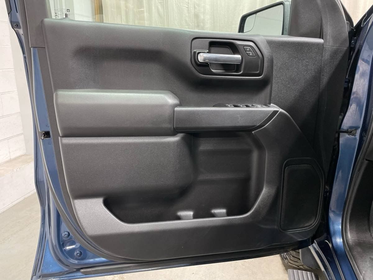 Used 2019 Chevrolet Silverado 1500 Custom Trail Boss w/ Custom Convenience Package AWD/4WD image 8