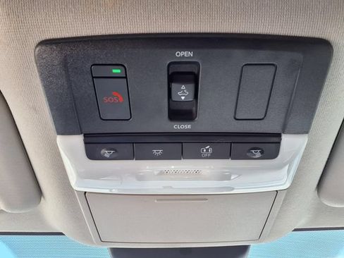 Used 2025 Nissan Sentra SR w/ SR Premium Package FWD image 14