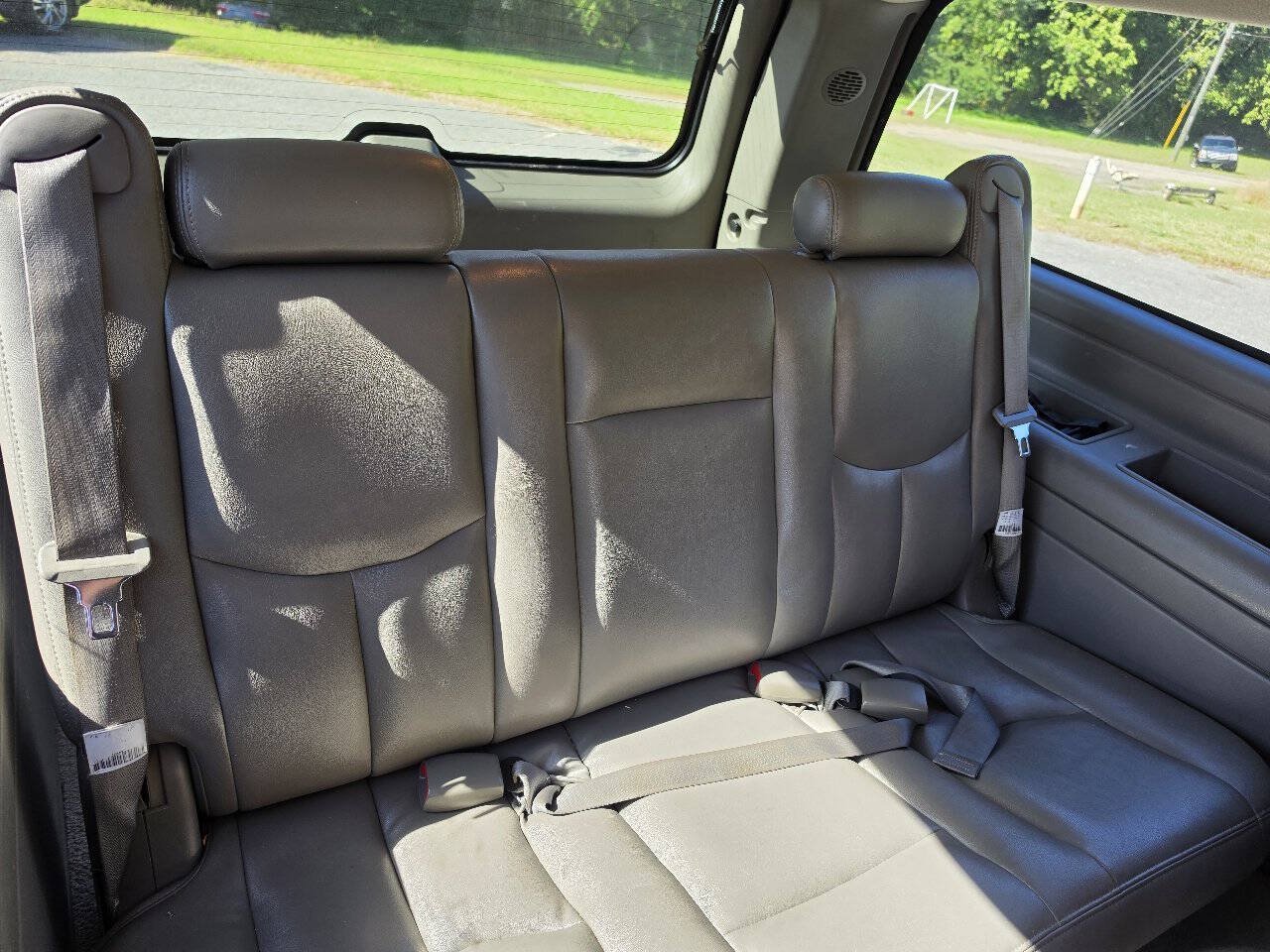 Used 2003 GMC Yukon XL SLT w/ 1SD Preferred Equipment Group AWD/4WD image 10