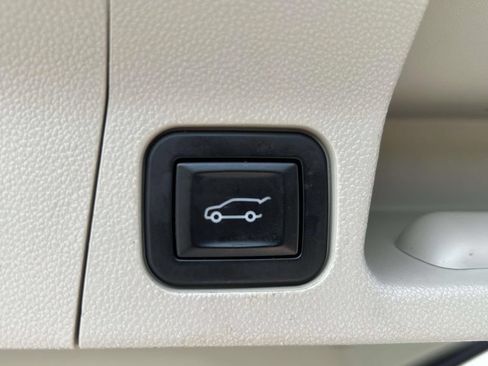 Used 2019 GMC Acadia Denali w/ Technology Package AWD/4WD image 11