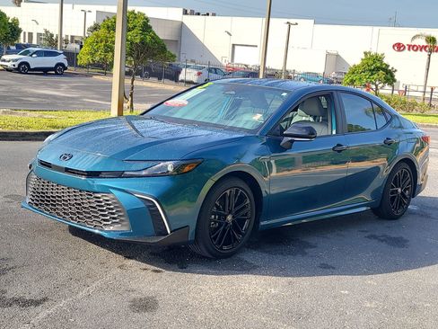 Used 2025 Toyota Camry SE w/ Multimedia Upgrade Package image 3