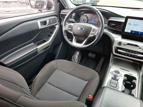 Used 2022 Ford Explorer XLT image 15