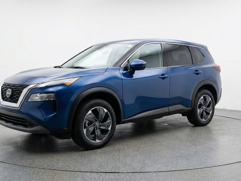 Used 2025 Nissan Rogue SV FWD image 3