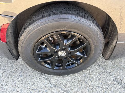 Used 2023 Chrysler Pacifica Touring-L FWD image 11