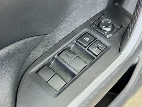 Used 2021 Toyota RAV4 LE image 27