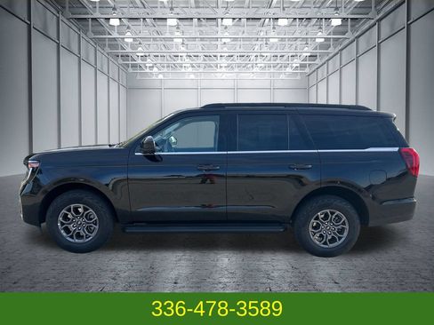 Used 2025 Ford Expedition Active RWD image 2