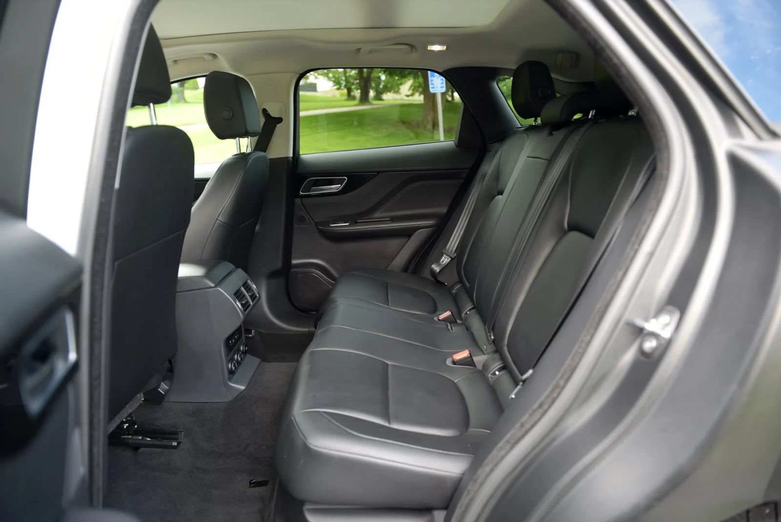 Used 2018 Jaguar F-PACE Premium AWD/4WD image 53