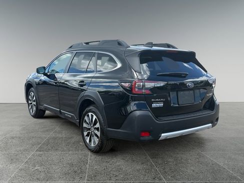 Used 2025 Subaru Outback Limited AWD/4WD image 4