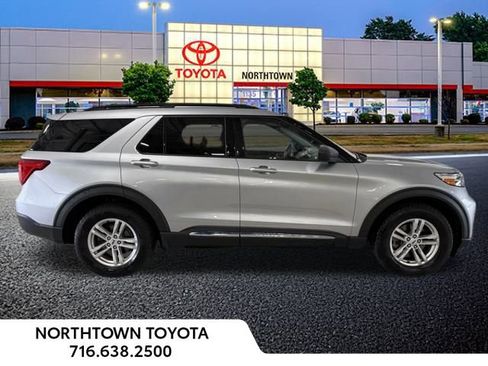 Used 2020 Ford Explorer XLT w/ Comfort Package image 2