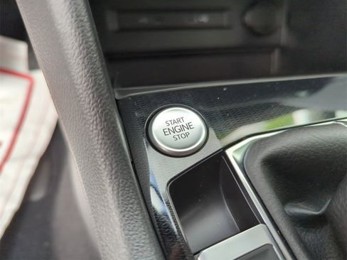 Used 2025 Volkswagen Taos SE image 44