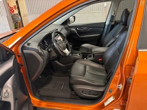 Certified 2017 Nissan Rogue SL w/ SL Premium Package AWD/4WD image 18