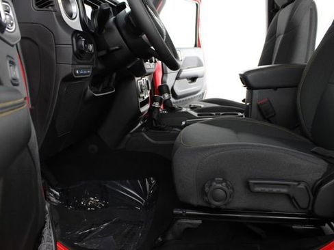 Used 2025 Jeep Wrangler Unlimited Sahara w/ Safety Group AWD/4WD image 15