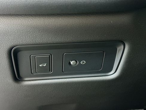 Used 2025 Jaguar F-PACE R-Dynamic S image 17