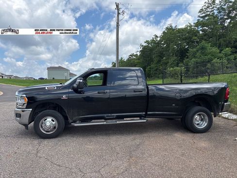 Used 2024 RAM 3500 Tradesman w/ Chrome Appearance Group AWD/4WD image 4