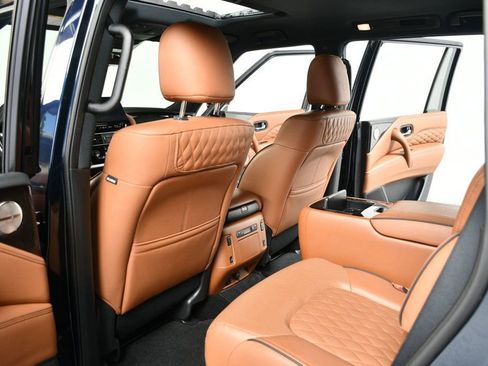 Used 2024 INFINITI QX80 Sensory AWD/4WD image 32